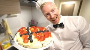 【簡単レシピ】国立記念日にパブロバケーキ！17 Mai Cake!