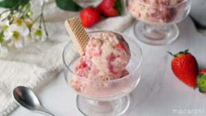 【ストロベリーチーズケーキアイスクリーム】専門店の味！手作りの美味しさ♪｜macaroni（マカロニ）