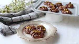 【焼きチョコ】材料4つだけ ！サクホロ食感がたまらない♪｜macaroni（マカロニ）