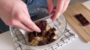 Chocolate chunk cookieオートミールでチョコチャンククッキー作り方！[材料4つ・低カロリー]