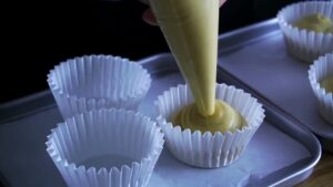 Pudding muffinプリンマフィン作り方！プッチンプリンで簡単！[材料2つ・オーブン不要]