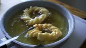 材料3つ！うどんもドーナツに大変身！