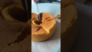 ふわふわたまごの香り最高。シフォンケーキ修行中。