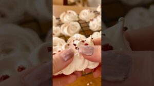 【材料3つでクッキー作る！】バレンタインにぴったりのメレンゲクッキー！