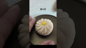 初心者さんでもヒトの文字を意識するときれいに切れる？！作り方にコツがあるヘラ切りの菊の和菓子 上生菓子の作り方和菓子職人がきれいに作れる作り方を解説！
