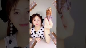さくらんぼ入りパリパリチョコアイス🍫🍒🍨#さくらんぼ #佐藤錦 #チョコアイスバー #asmrfood