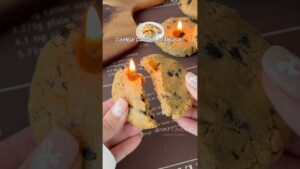 チョコチップクッキーのキャンドル作り🍪SNSで話題の「クッキーメイク」にちなんで、ザクザク食感がおいしそうなチョコチップクッキーキャンドルを作りました🍪⁡ #shorts #art