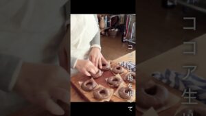 ホワイトチョコがけココアドーナツ🍩イーストでふんわり【レシピあり】